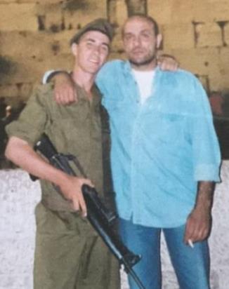 לי נחמן אקוניס